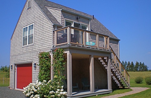 Naufrage Cottage | Extraordinary Loft Retreat - Waterside and Trailside on St. Peters Bay, PEI