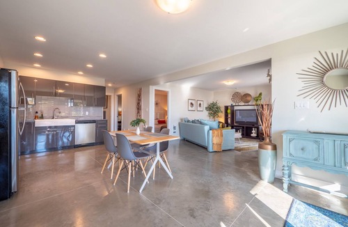 West Sechelt Apartment | Fabulous executive basement garden suite located in West Sechelt