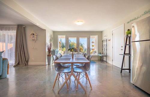 West Sechelt Apartment | Fabulous executive basement garden suite located in West Sechelt