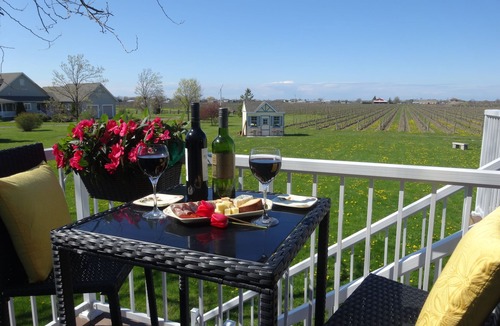 Niagara-on-the-Lake House | Fabulous Guesthouse B & B Located In The Heart Of Vineyard Country!