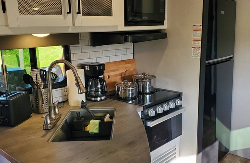 Cap-Pele House | Fabulous new 2 bedroom camper with ocean view. 5 min from Aboiteau Beach!