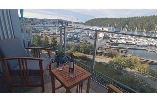 Regional District of Nanaimo Condo | Fabulous oceanfront condo in central location with amazing views.