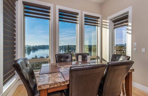 Saanich House | Fabulous Panoramic Views