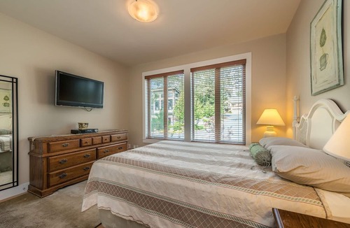 Saanich House | Fabulous Panoramic Views