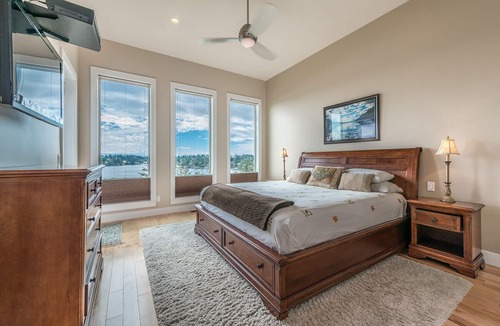Saanich House | Fabulous Panoramic Views