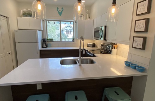 East Kootenay House | Fabulous Ski-in/out Renovated 3 Bdrm Upper Village Townhome with bdrm AC & den