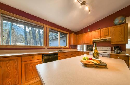 East Kootenay House | Fairmont Hot Springs, 3 Bedroom Vacation Home