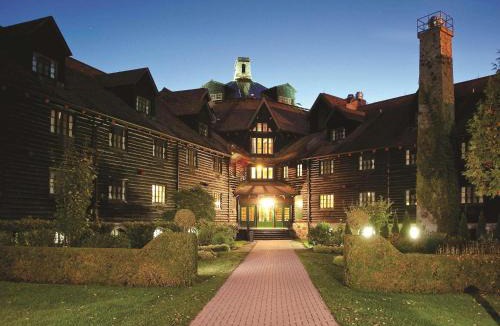 Papineau Regional County Municipality Resort | Fairmont Le Chateau Montebello
