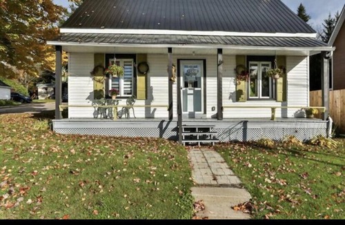 Montebello House | Fairview Montebello Beautiful Gateway with Hot Tub