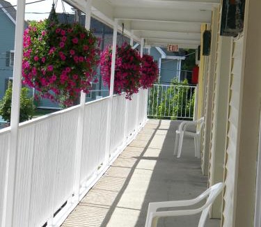 Fallsview Hotel | Fairway Inn by the Falls