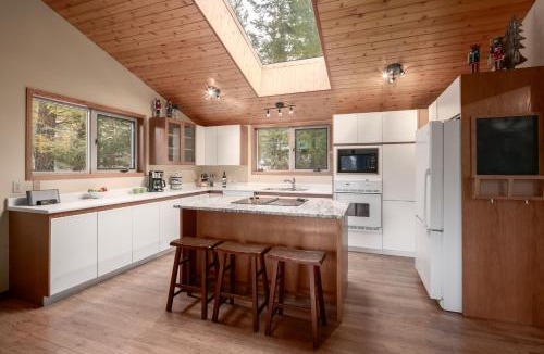 East Kootenay House | Falcon Cabin