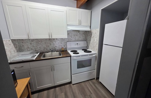 North Cowichan Hotel | Falcon Nest Motel