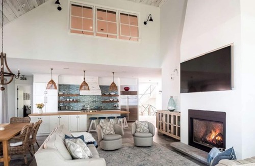 Wainfleet House | Fall Getaway- Luxe Lake House Private beach, lush greenery, family friendly .
