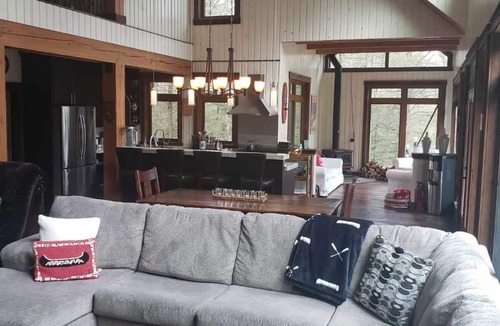 The Archipelago Cottage | FAMILIES ONLY . Large, Quiet, (Multi) Family Friendly Stunning Lake House.