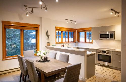 Nordic Estates House | Family 3BR, Sleeps 8, Patio w BBQ , Pool, Hot tub