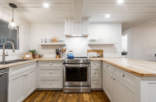 Algonquin Highlands Cottage | Family And Pet Friendly Lakefront Cottage With Bunkie On Oxtongue Lake