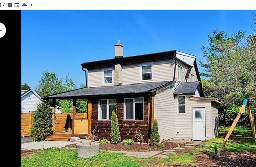 Innisfil Cottage | Family cottage by the lake.