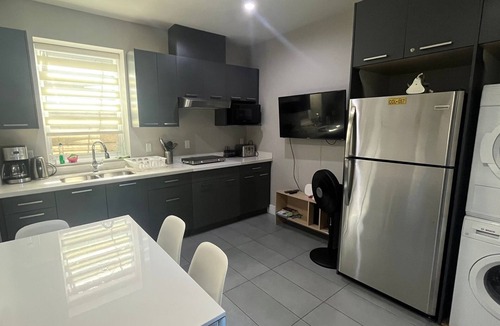 Burnaby Apartment | Family Friendly 3 Bed Rooms Basement Suite The Chateau - ST No. 00177094