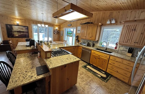 Armour House | Family-Friendly Cottage with all the Amenities You Need!