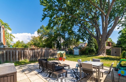 New Toronto House | Family-Friendly Home, Mins to Downtown Toronto, Free Parking and Gym