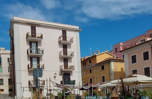 Civitavecchia Apartment | Family-friendly apartment near the port and train station