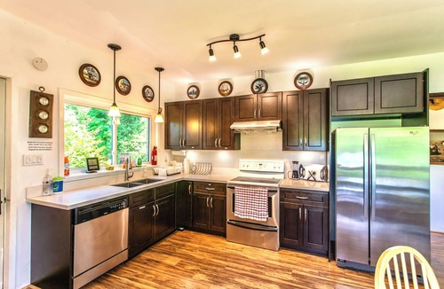 Lake of Bays Cottage | Family-friendly Muskoka cottage with private beach near Algonquin Park