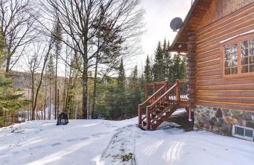 Lac-Superieur Ski Chalet | Family Friendly Private Log Home 6 Person Remote Work Breathtaking Mountain Views Versant Nord