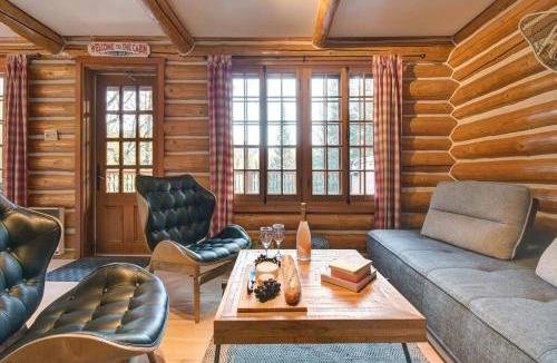 Lac-Superieur Ski Chalet | Family Friendly Private Log Home 6 Person Remote Work Breathtaking Mountain Views Versant Nord