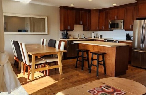 Port Alberni House | Family friendly Sproat Lake Waterfront & boat slip
