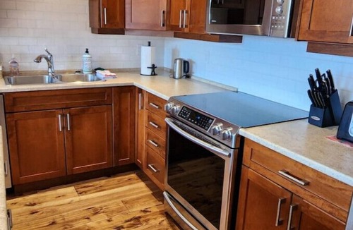 Port Alberni House | Family friendly Sproat Lake Waterfront & boat slip