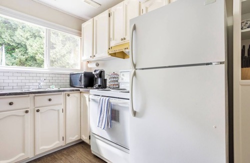 Maple Ridge Apartment | FAMILY FRIENDLY Suite in Central Maple Ridge