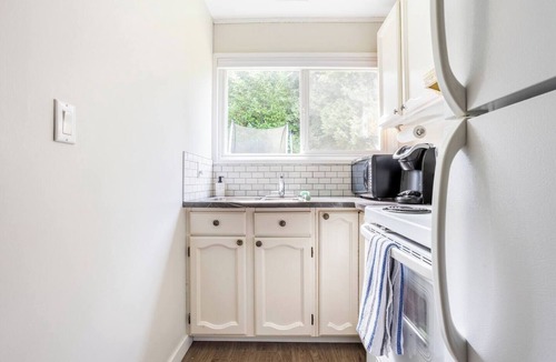 Maple Ridge Apartment | FAMILY FRIENDLY Suite in Central Maple Ridge