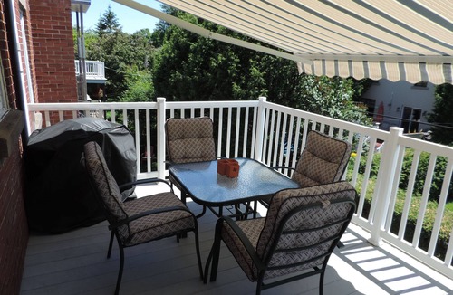 Cote-Des-Neiges—Notre-Dame-De-Grace Apartment | Family friendly . Your Montreal Home Base to all attractions and events
