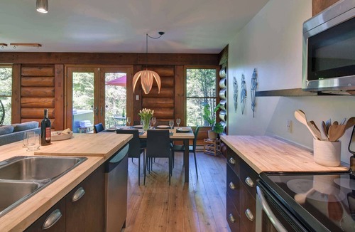 Lac Superieur Village Ski Chalet | Family Lake Access Chalet w/Spa