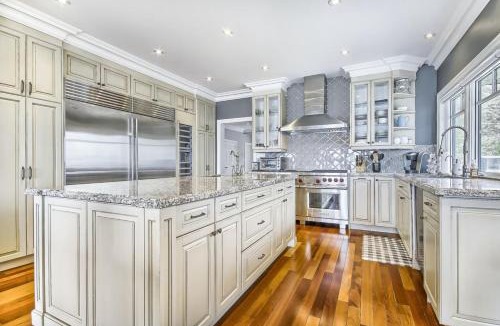 Alcona House | Family Lakeside Oasis