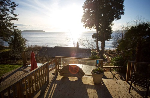 Halfmoon Bay Cottage | Family & pet friendly, homey beachfront Cottage, Halfmoon Bay, Sunshine Coast