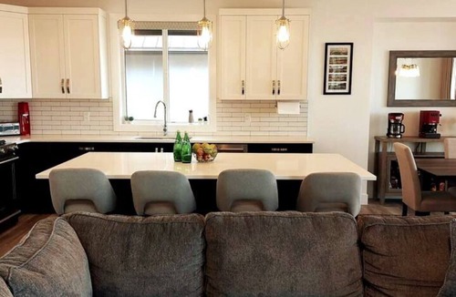Vernon House | Family Sized Modern Farmhouse Luxury w/Golf Course Views. Pet-Friendly!
