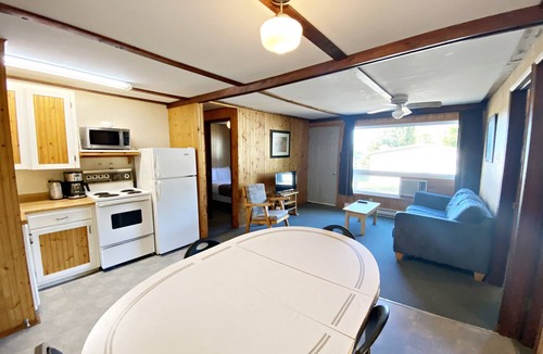 Manitoba Cabin | "Family Tides" Enjoy our sandy beach!