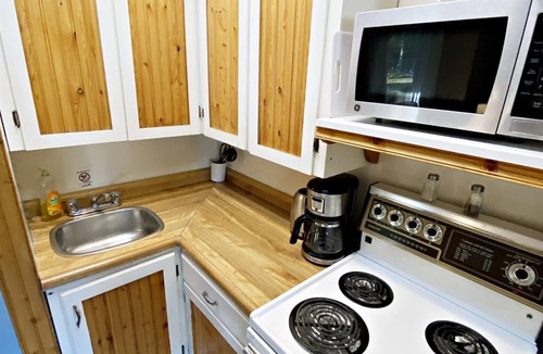 Manitoba Cabin | "Family Tides" Enjoy our sandy beach!