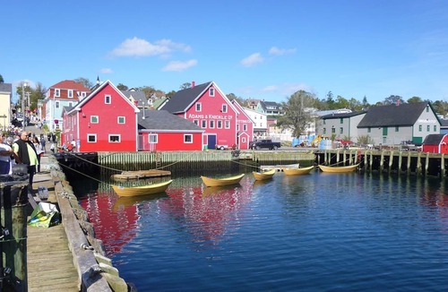 Mahone Bay House | FAMOUS HARBOR VIEW, PRIVATE WHARF, SUNSETS, BOATS, BIKES, WALK TO TOWN!