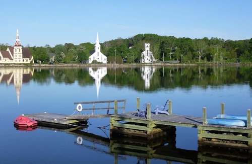 Mahone Bay House | FAMOUS HARBOR VIEW, PRIVATE WHARF, SUNSETS, BOATS, BIKES, WALK TO TOWN!