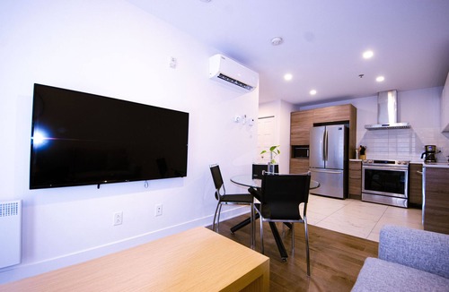 Cote-Des-Neiges—Notre-Dame-De-Grace Condo | Fantastic 2BR*private patio*gym Indoor parking