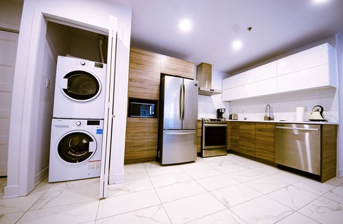 Cote-Des-Neiges—Notre-Dame-De-Grace Condo | Fantastic 2BR*private patio*gym Indoor parking