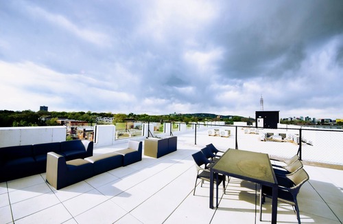 Cote-Des-Neiges—Notre-Dame-De-Grace Apartment | Fantastic* 2queen Beds*roof terrace gym