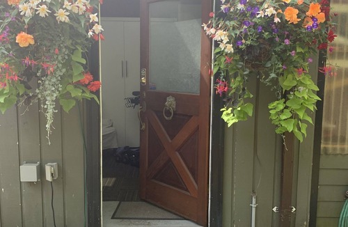 Riley Park-Little Mountain Cottage | Fantastic location, self-contained cozy studio suite with everything you need.