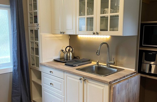 Sooke House | Farm - Stay