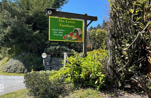 Sooke House | Farm - Stay
