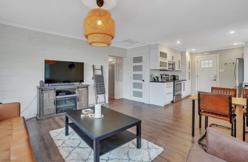 Ottawa Division Other | Farmhouse Cottage Feel near the City