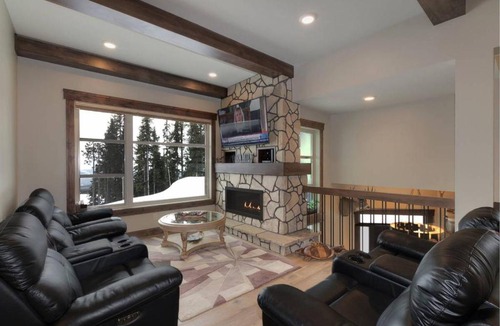 Big White Ski Resort House | Feathertop 480 - Stunning High-End House with Amazing Views