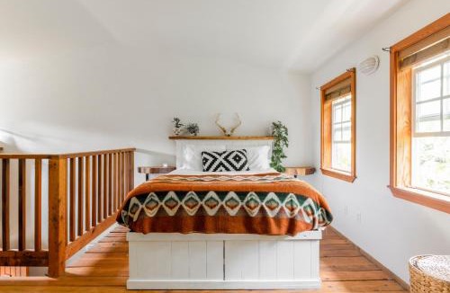 Ucluelet House | Fern Gully, Coastal Bohemian Loft at Beach